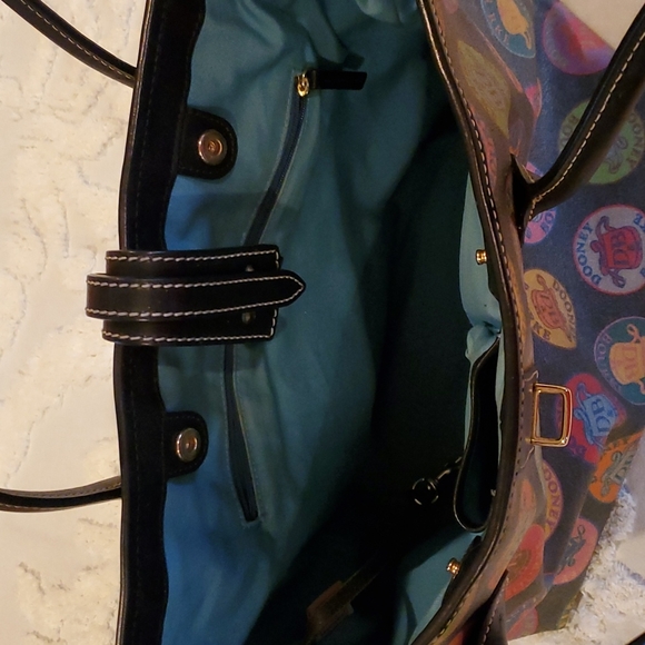 Dooney & Bourke Black Medallion Vintage Tote ✨️Host Pick✨️ - Picture 9 of 13